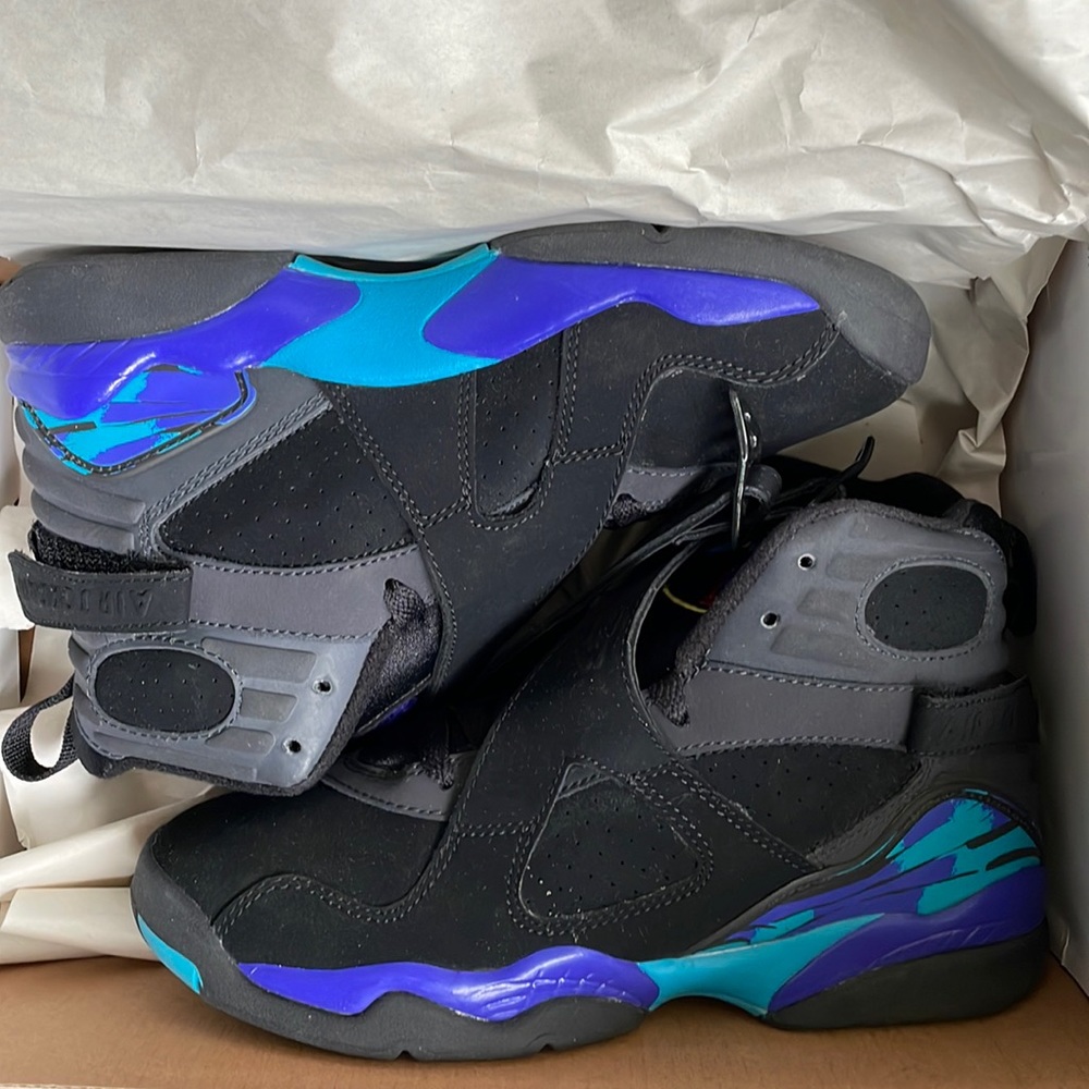 Retro Aqua Air Jordan 8s. “Big Kids” size 4.5. Comes in original box. Like new!